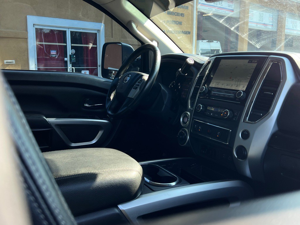 2021 Nissan Titan Image 15