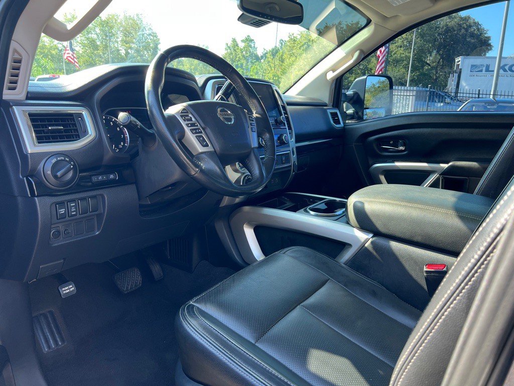 2021 Nissan Titan Image 16