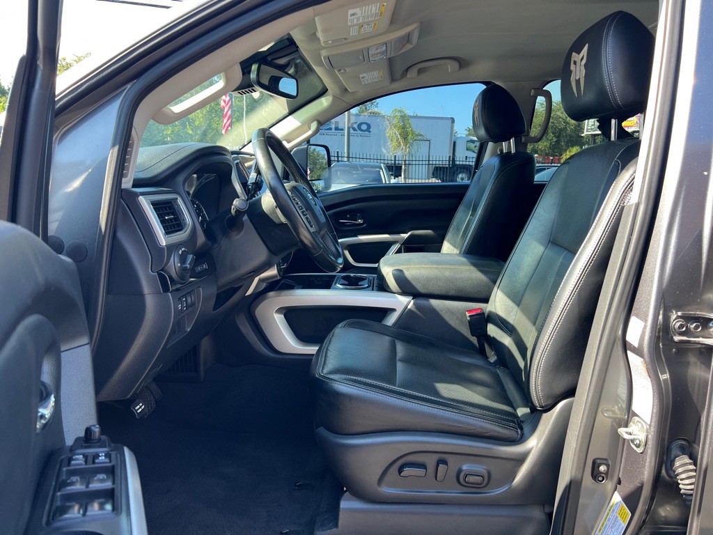 2021 Nissan Titan Image 17