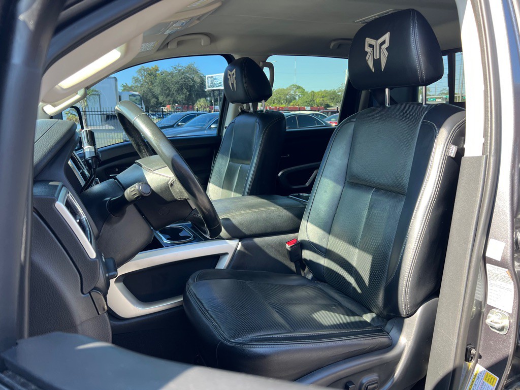 2021 Nissan Titan Image 18