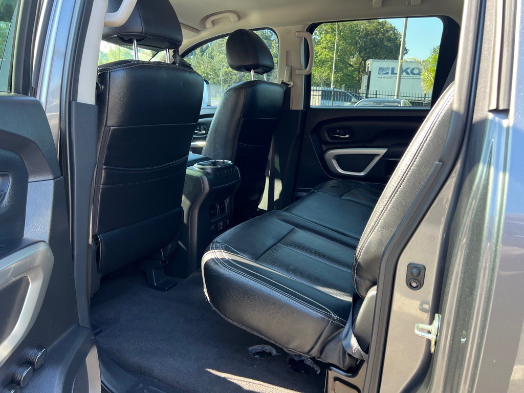 2021 Nissan Titan Image 19