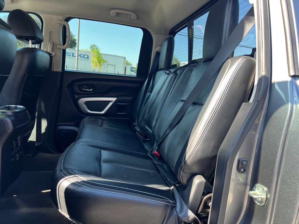 2021 Nissan Titan Image 21