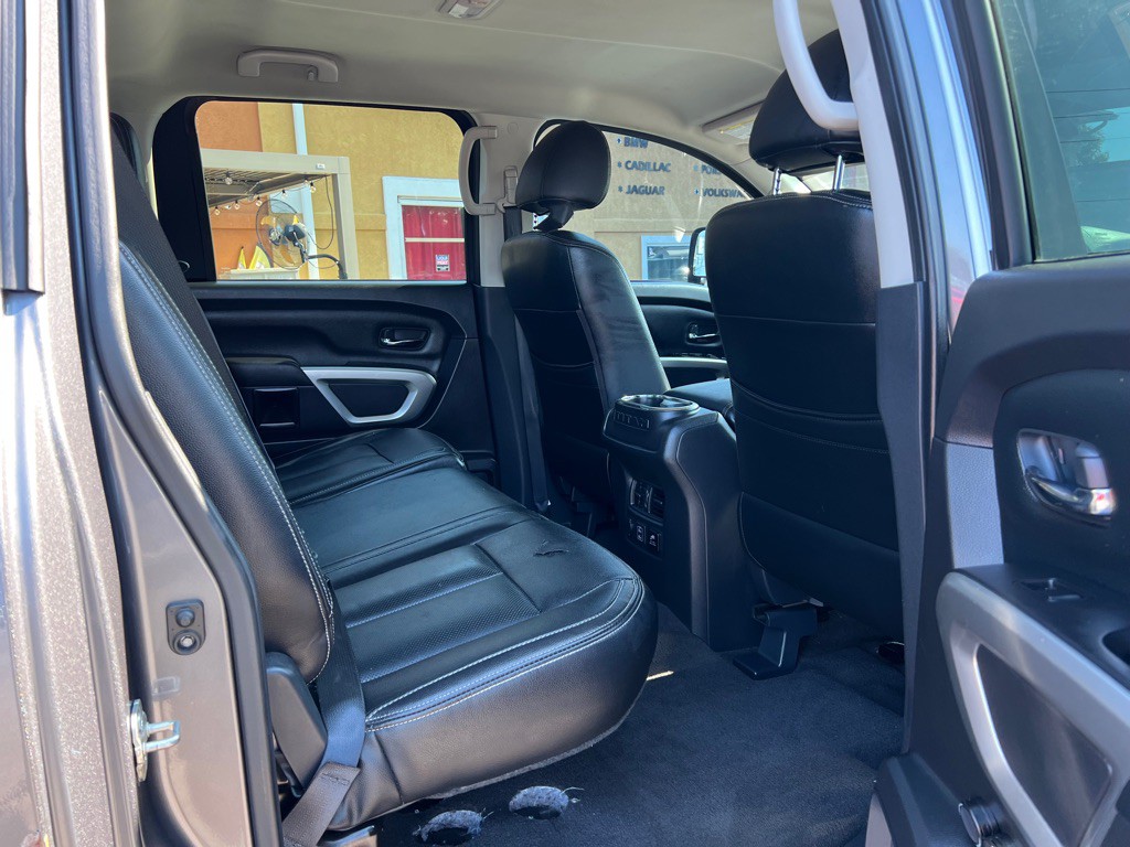 2021 Nissan Titan Image 24