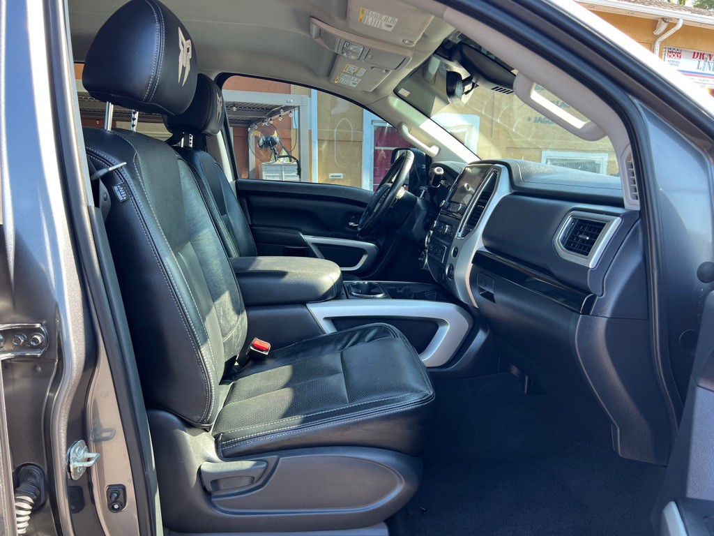 2021 Nissan Titan Image 26
