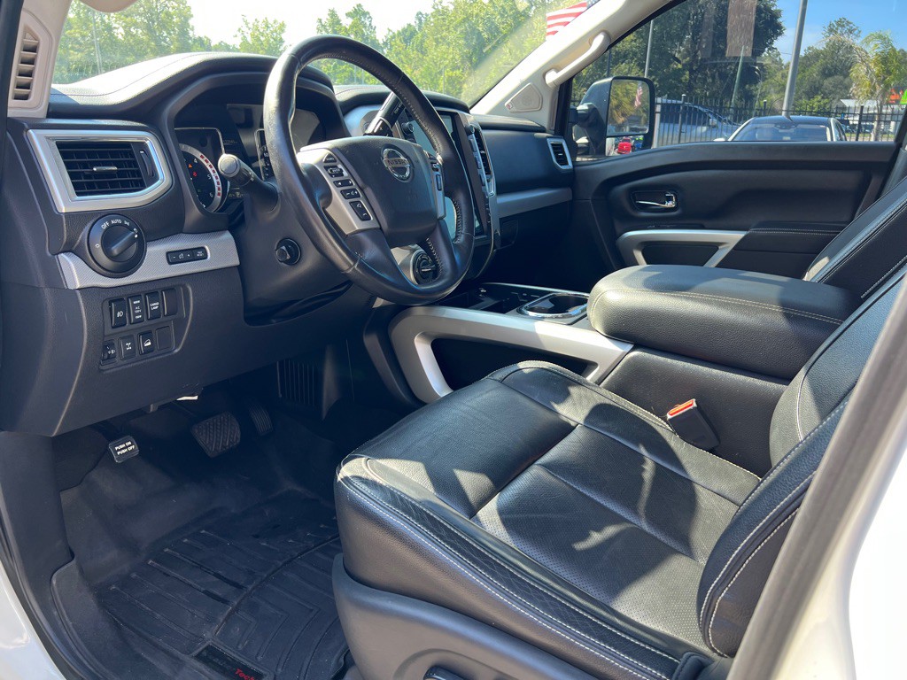 2018 Nissan Titan Image 16