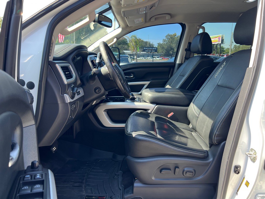 2018 Nissan Titan Image 17