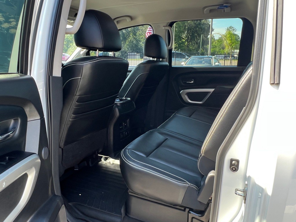 2018 Nissan Titan Image 19