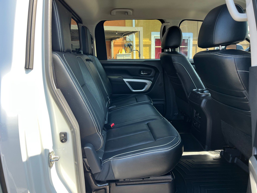 2018 Nissan Titan Image 23