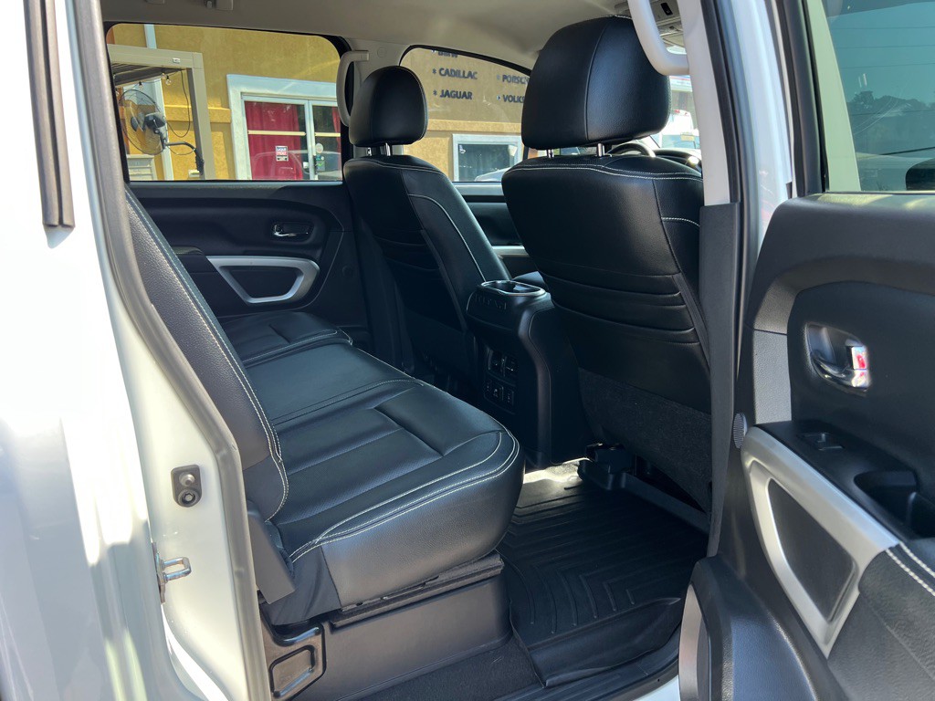 2018 Nissan Titan Image 24
