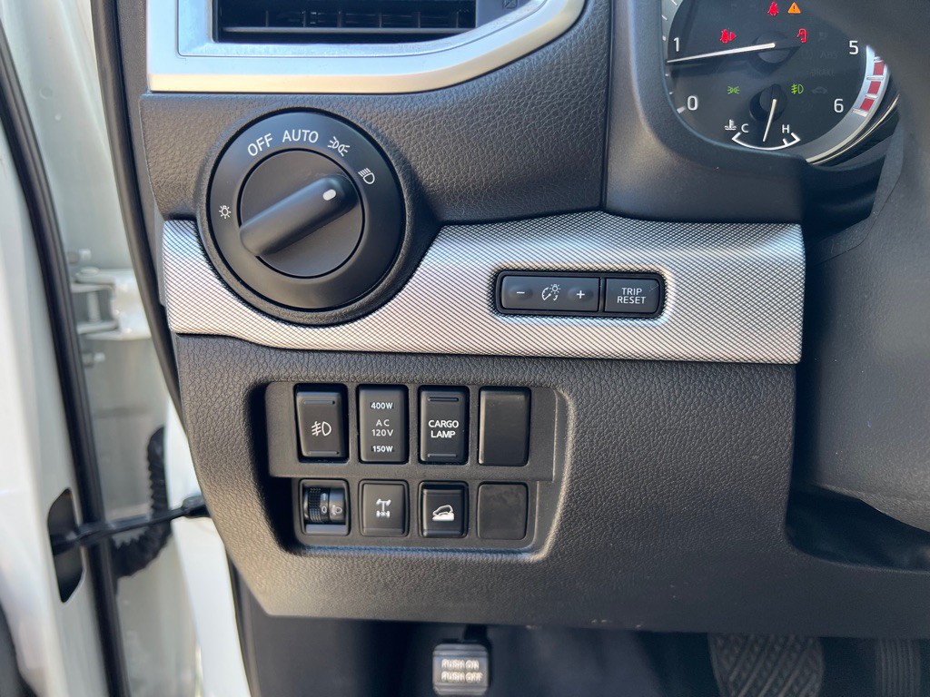 2018 Nissan Titan Image 32