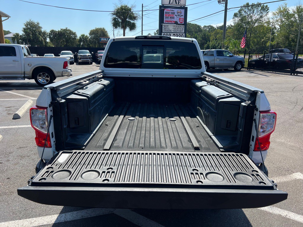 2018 Nissan Titan Image 43