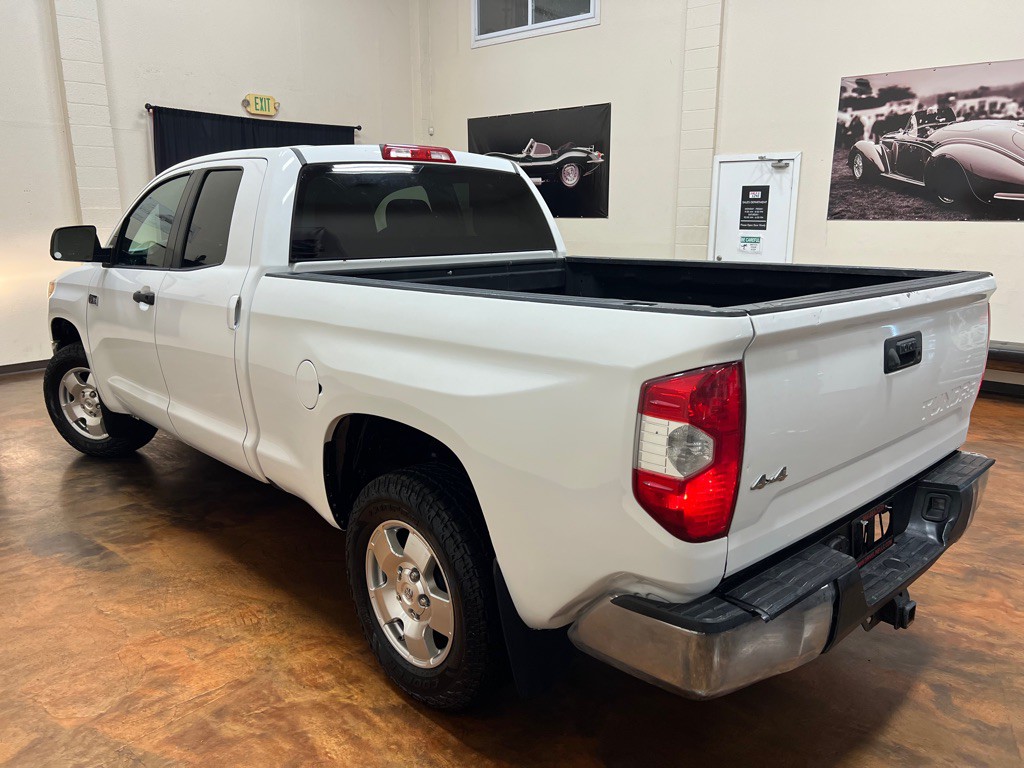 2017 Toyota Tundra Image 2
