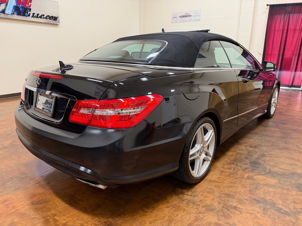 2011 Mercedes-Benz E-Class Image 16