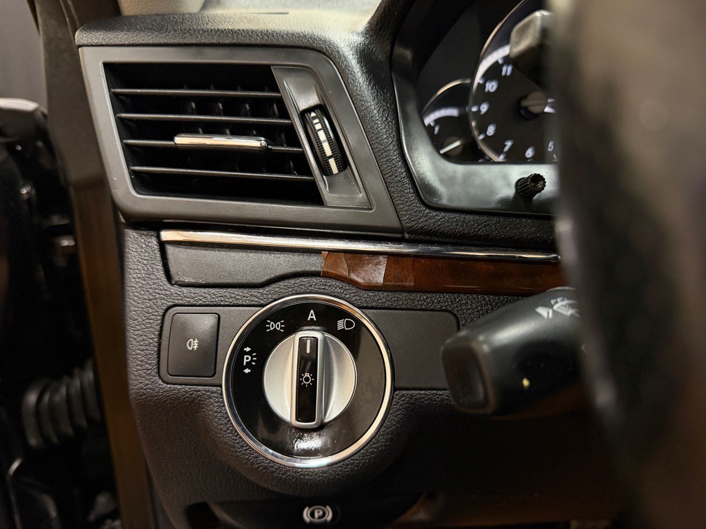 2011 Mercedes-Benz E-Class Image 38