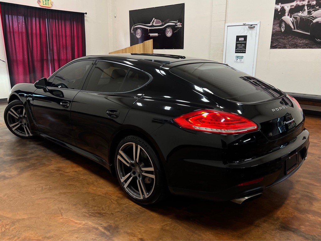 2014 Porsche Panamera Image 2