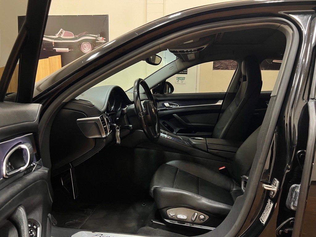 2014 Porsche Panamera Image 14