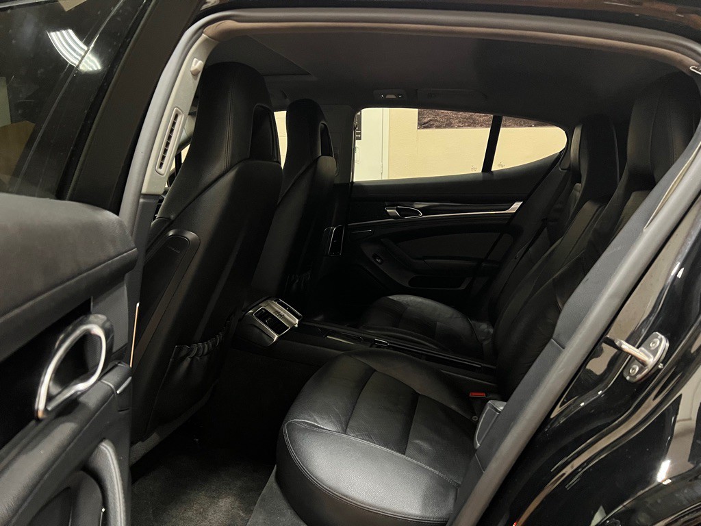 2014 Porsche Panamera Image 17