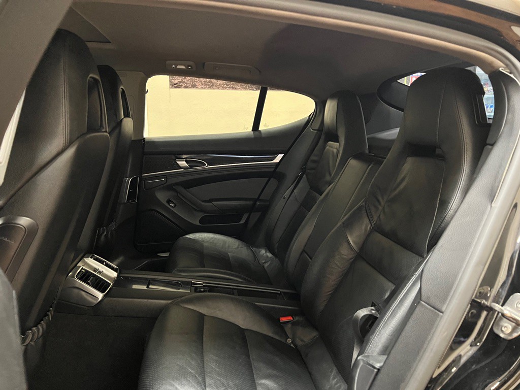2014 Porsche Panamera Image 18