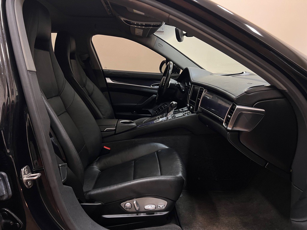 2014 Porsche Panamera Image 23