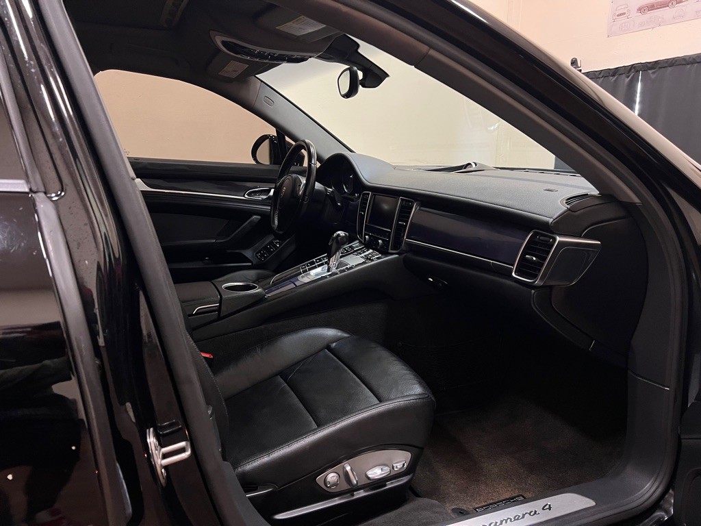 2014 Porsche Panamera Image 24