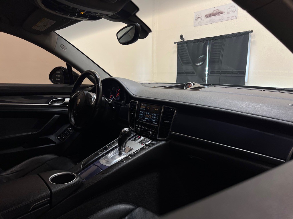 2014 Porsche Panamera Image 25