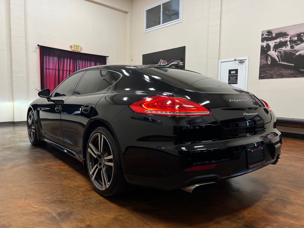 2014 Porsche Panamera Image 35