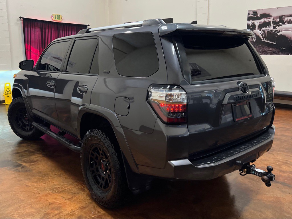 2021 Toyota 4Runner Image 2