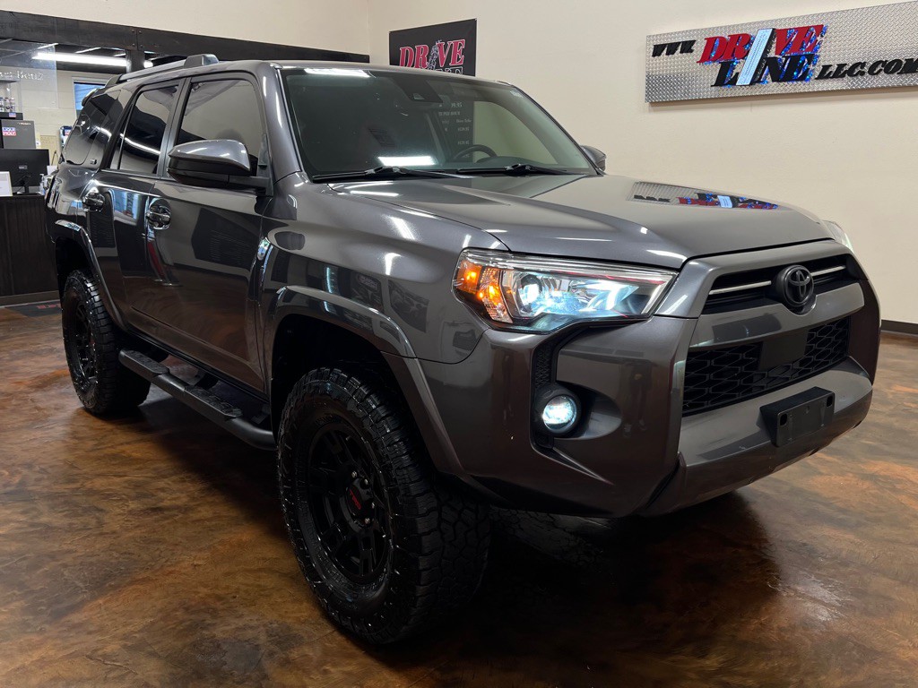 2021 Toyota 4Runner Image 3