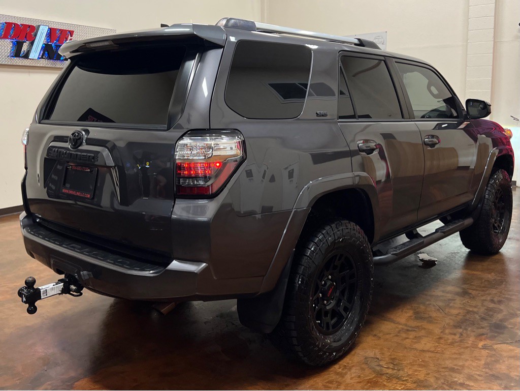 2021 Toyota 4Runner Image 9