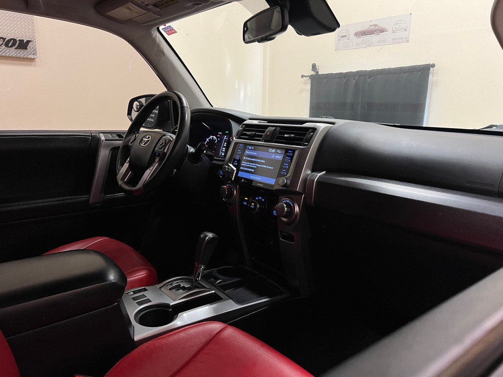 2021 Toyota 4Runner Image 13