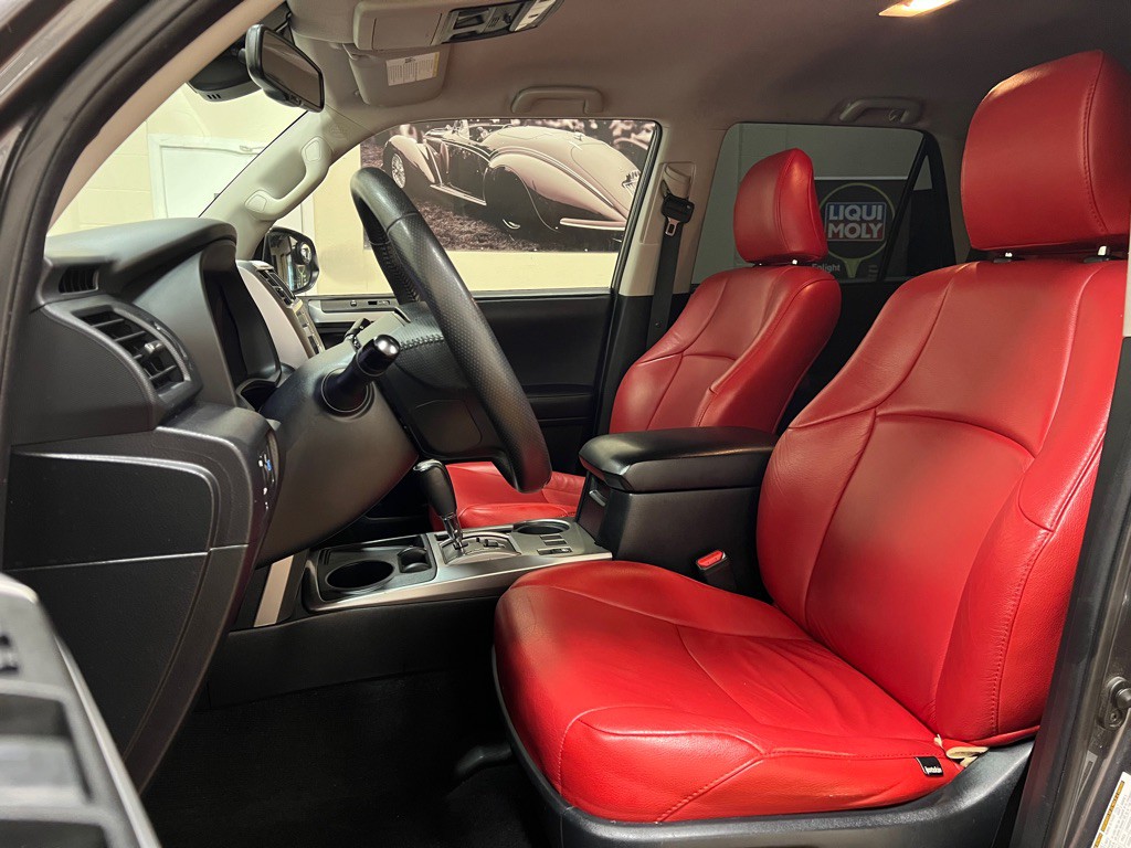 2021 Toyota 4Runner Image 30