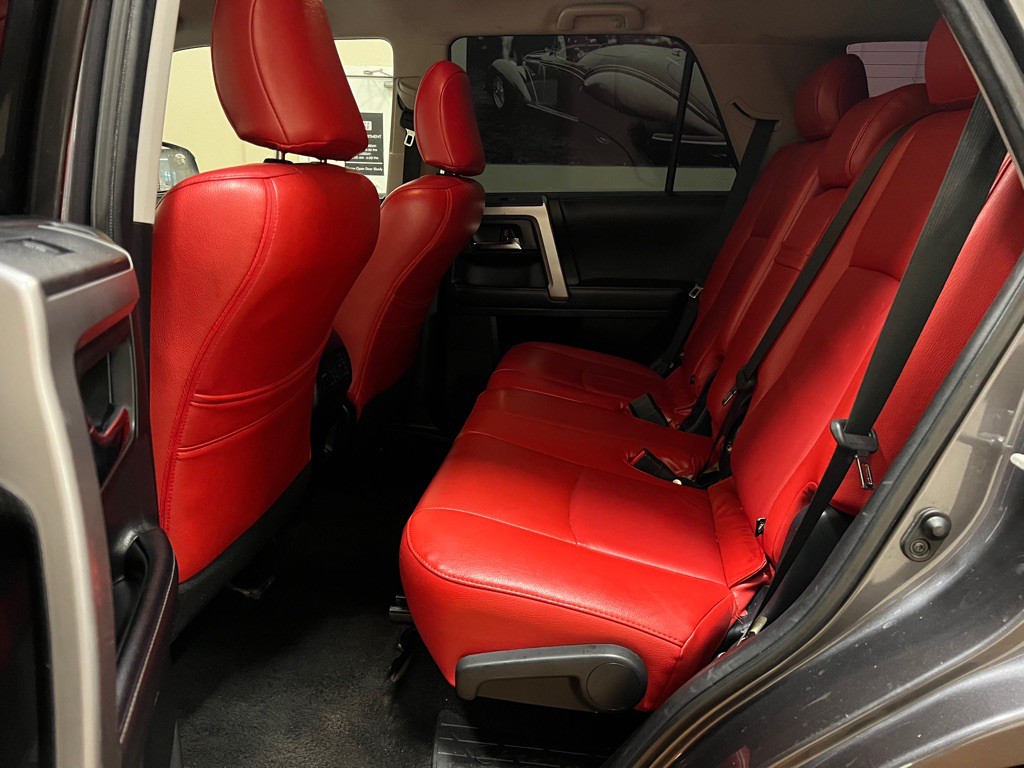 2021 Toyota 4Runner Image 32