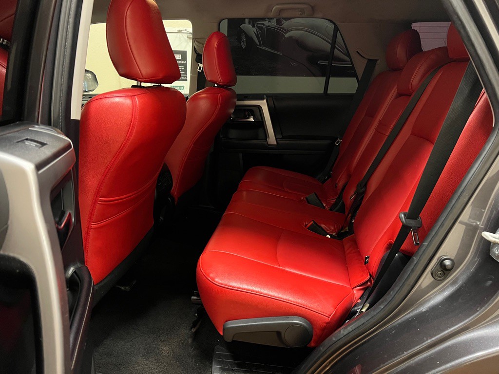 2021 Toyota 4Runner Image 33