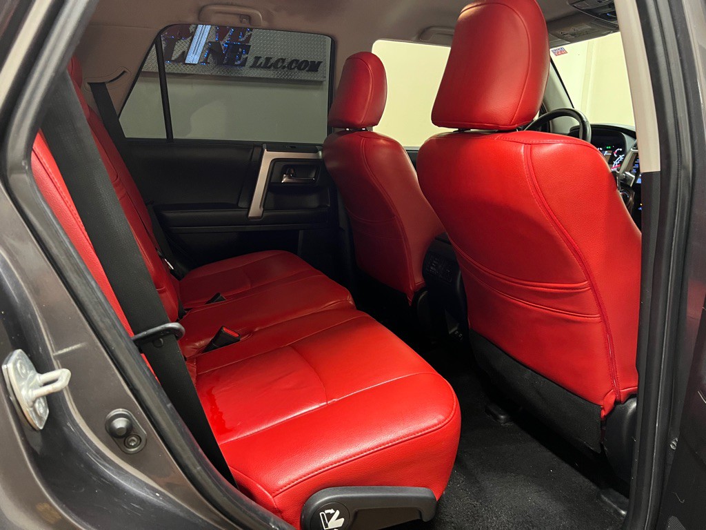 2021 Toyota 4Runner Image 38