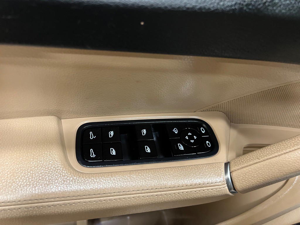 2020 Porsche Cayenne Image 40