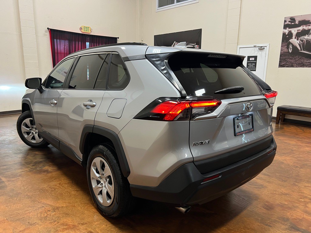 2019 Toyota Rav4 Image 2