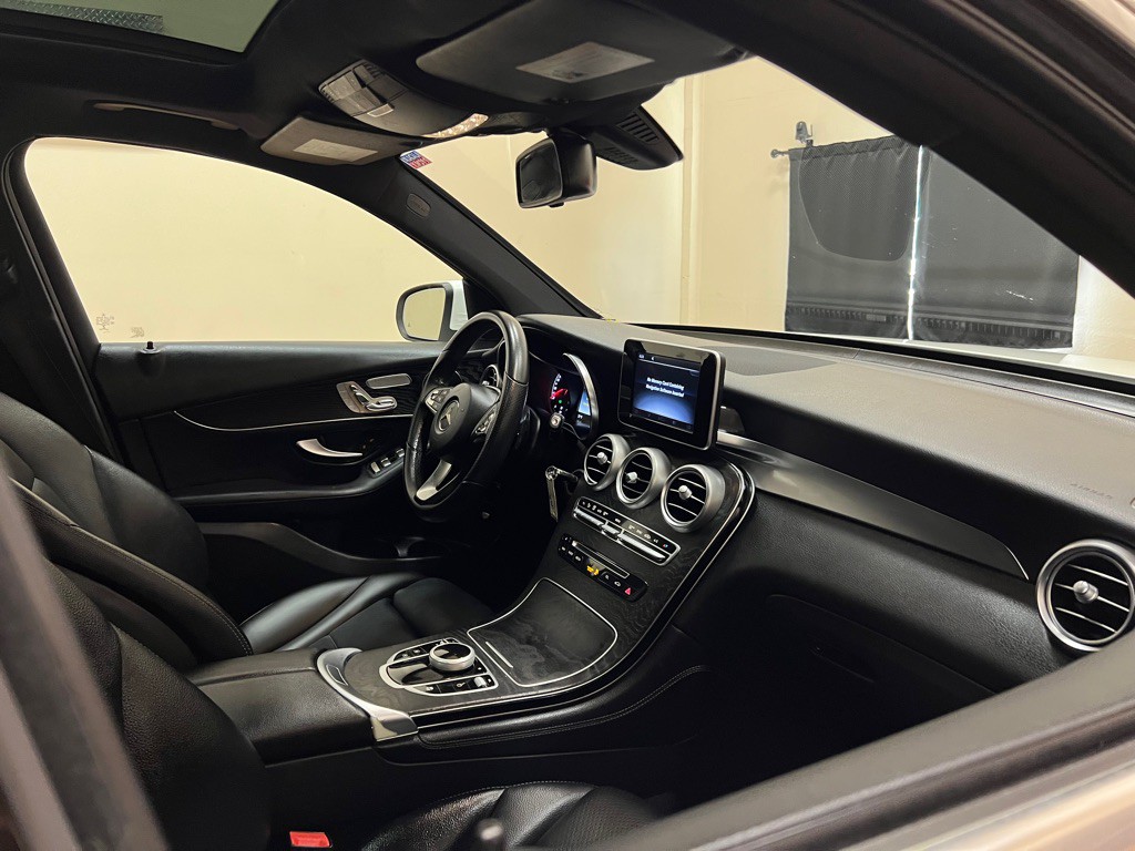 2017 Mercedes-Benz GLC-Class Image 14