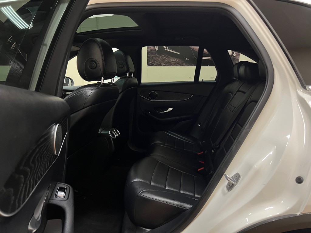 2017 Mercedes-Benz GLC-Class Image 19