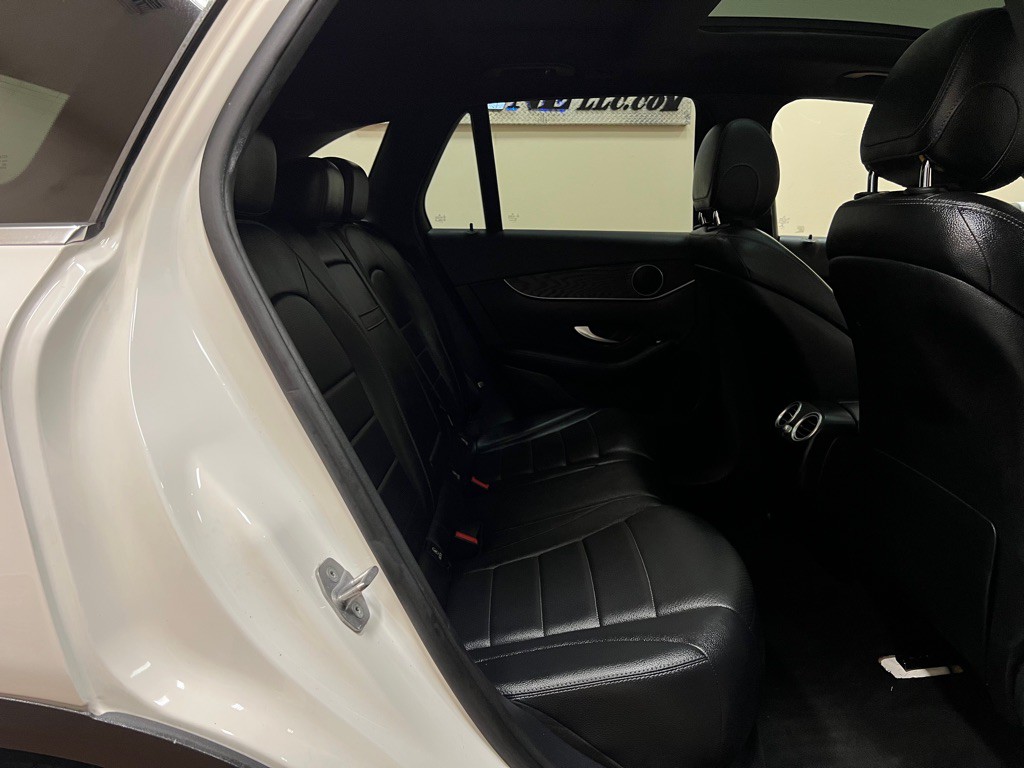 2017 Mercedes-Benz GLC-Class Image 23