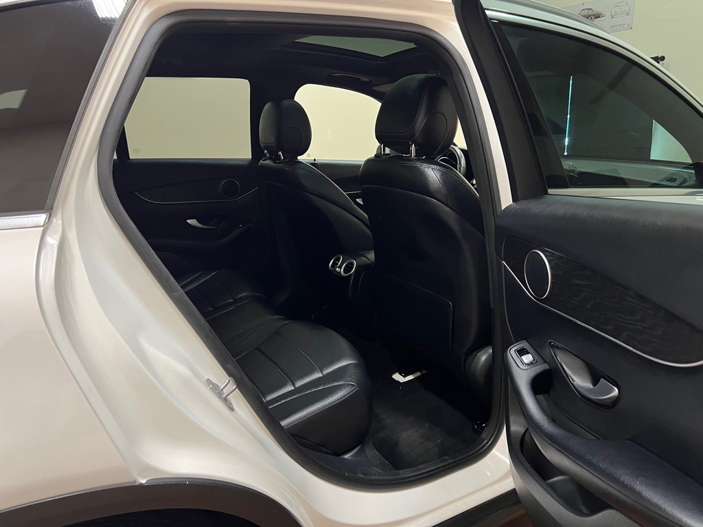 2017 Mercedes-Benz GLC-Class Image 24
