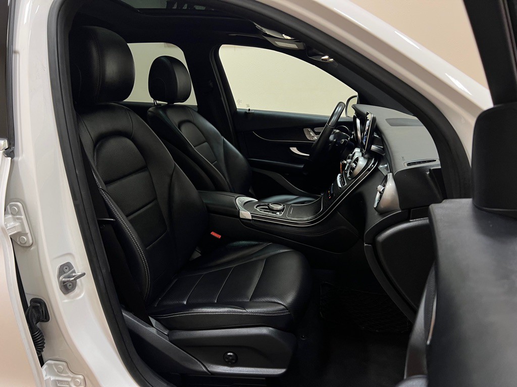 2017 Mercedes-Benz GLC-Class Image 25
