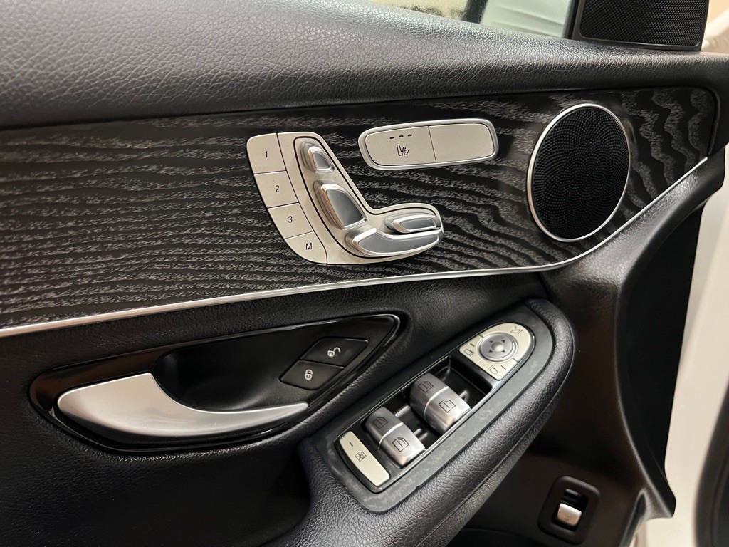 2017 Mercedes-Benz GLC-Class Image 30
