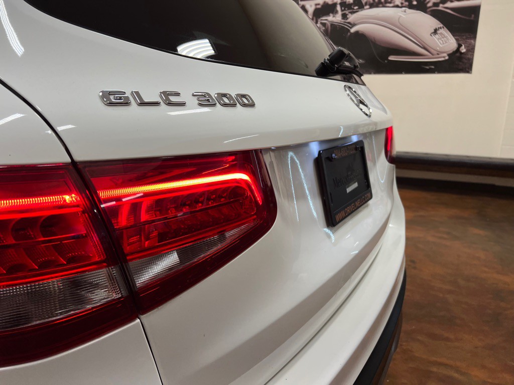 2017 Mercedes-Benz GLC-Class Image 41