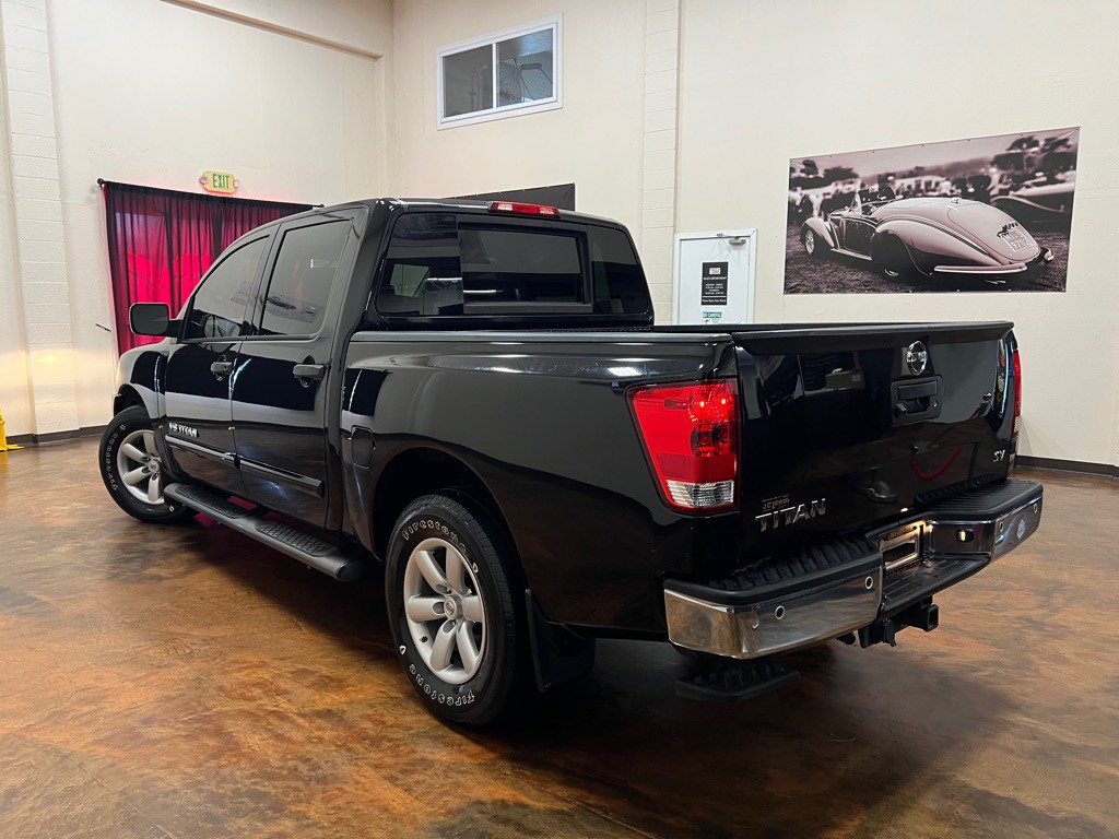 2014 Nissan Titan Image 2