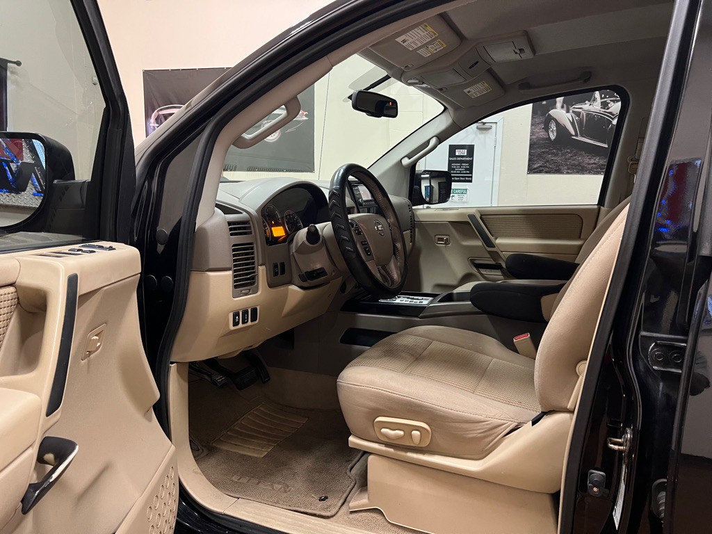 2014 Nissan Titan Image 16