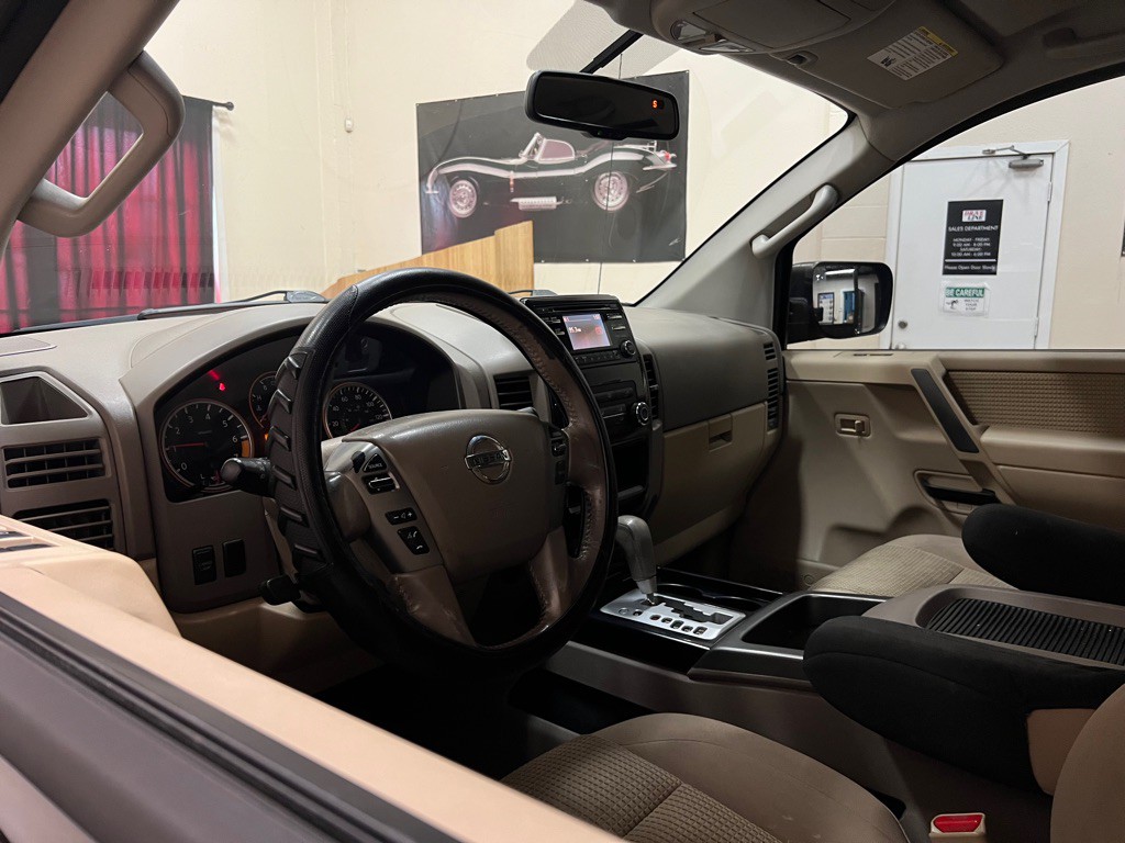 2014 Nissan Titan Image 24