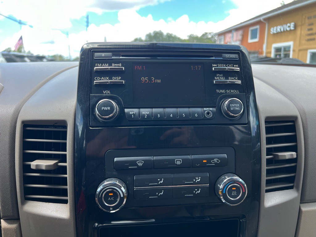 2014 Nissan Titan Image 27