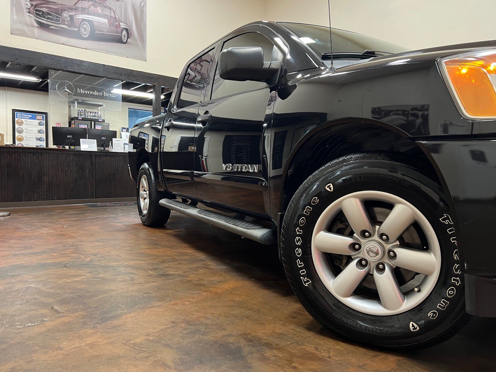 2014 Nissan Titan Image 38