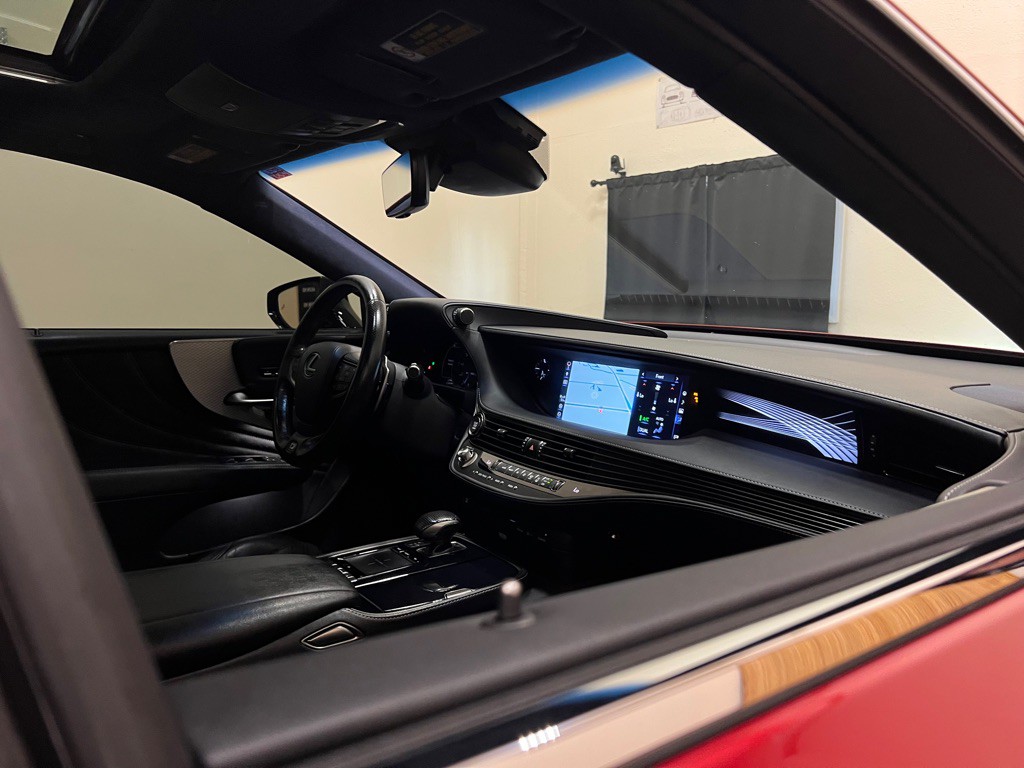 2018 Lexus LS Image 16