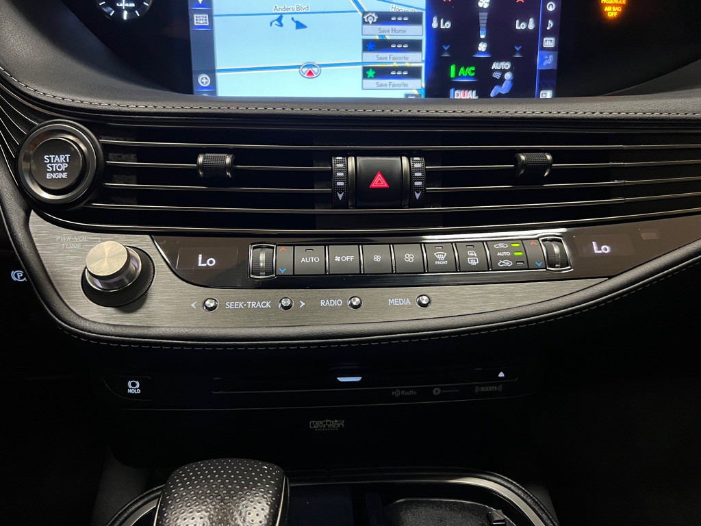 2018 Lexus LS Image 32